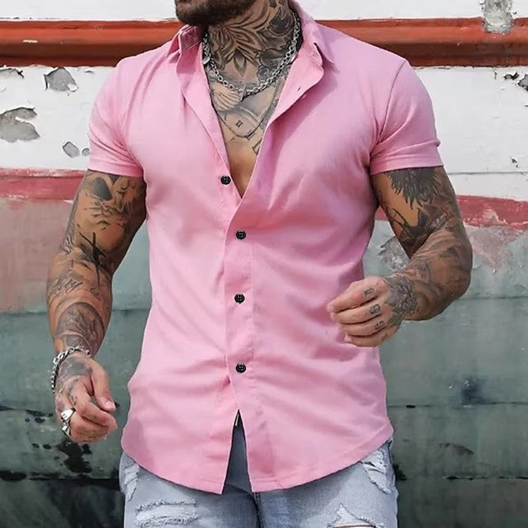 Men's Short Sleeve Button-Down Shirt with Spread Collar and Contrast Buttons