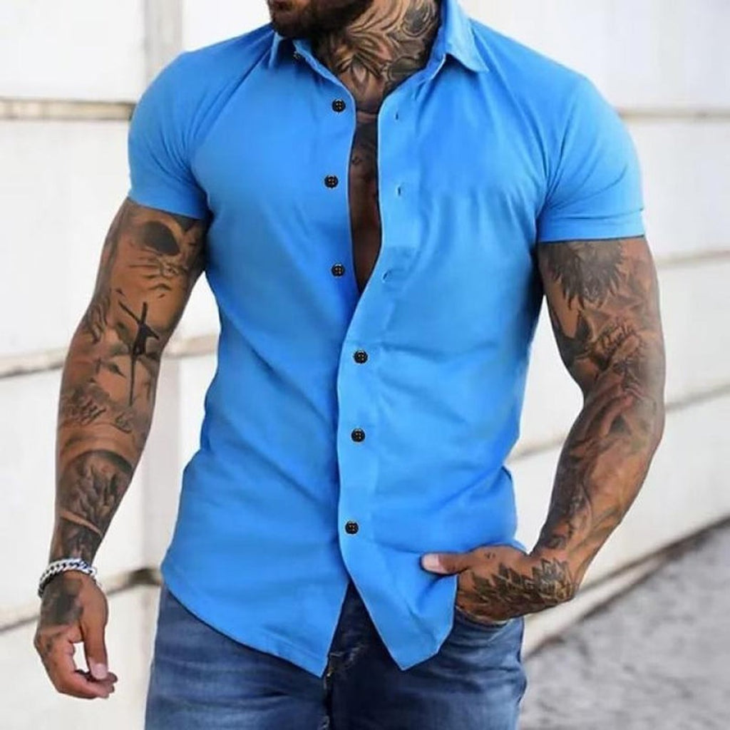 Men's Short Sleeve Button-Down Shirt with Spread Collar and Contrast Buttons