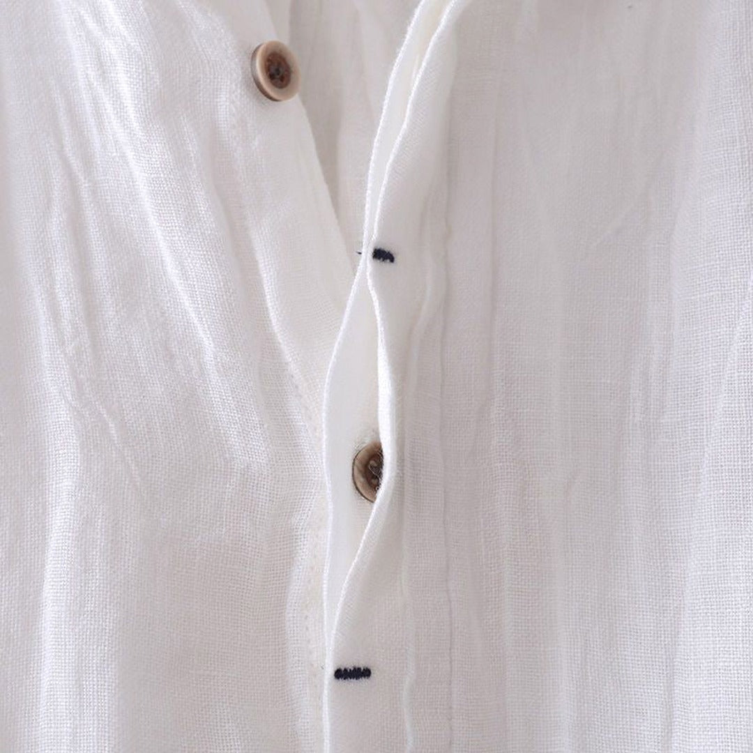 Men's Short Sleeve Shirt with Point Collar and Button Front Placket