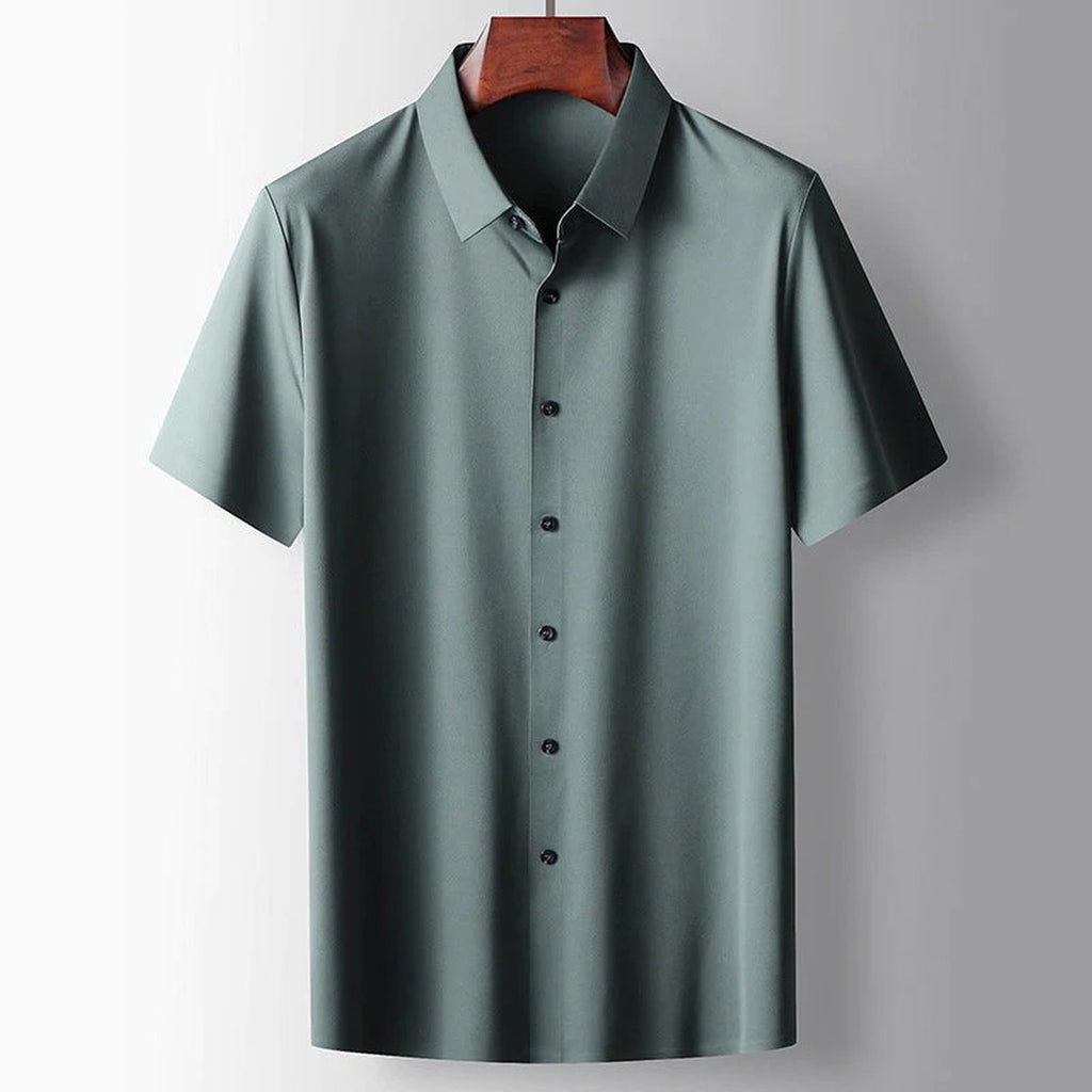 Men's Short Sleeve Shirt with Spread Collar and Button Front Placket