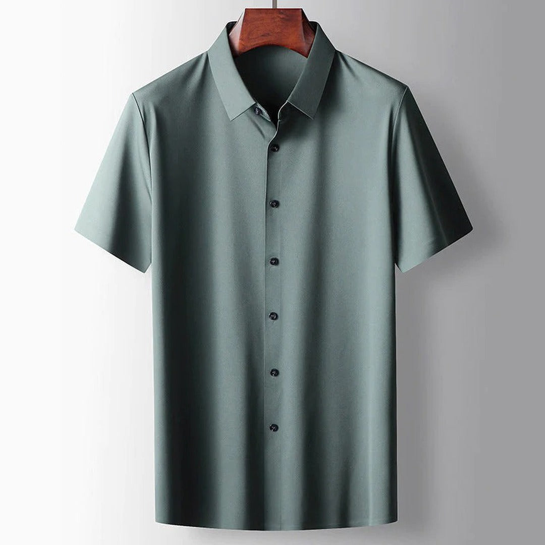 Men's Short Sleeve Shirt with Spread Collar and Button Front Placket