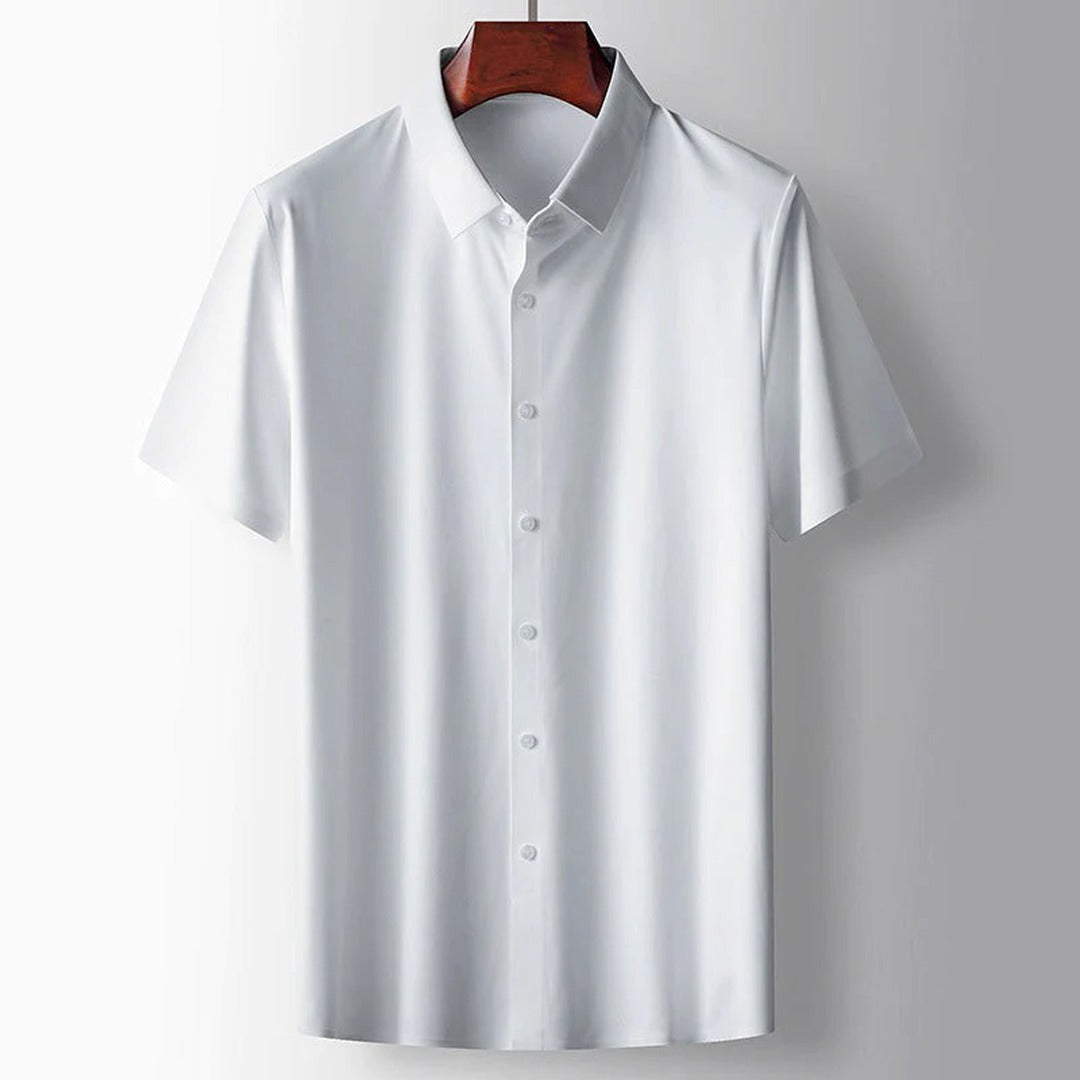 Men's Short Sleeve Shirt with Spread Collar and Button Front Placket