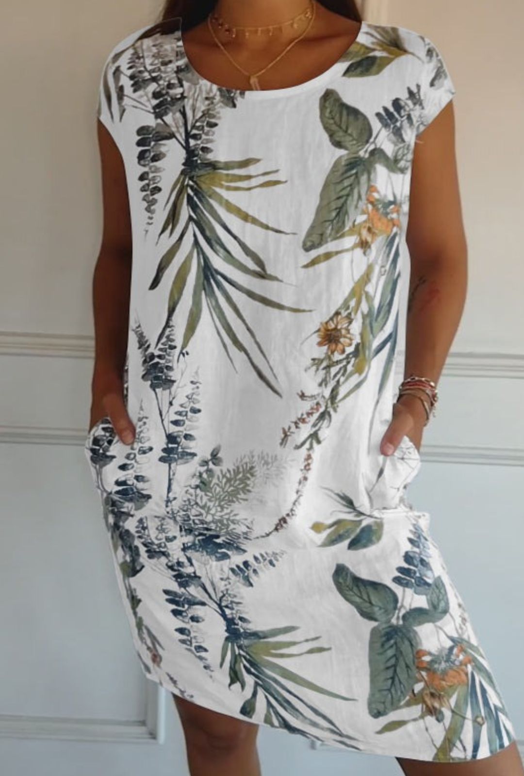 Women's Botanical Print Shift Dress with Round Neckline and Side Pockets