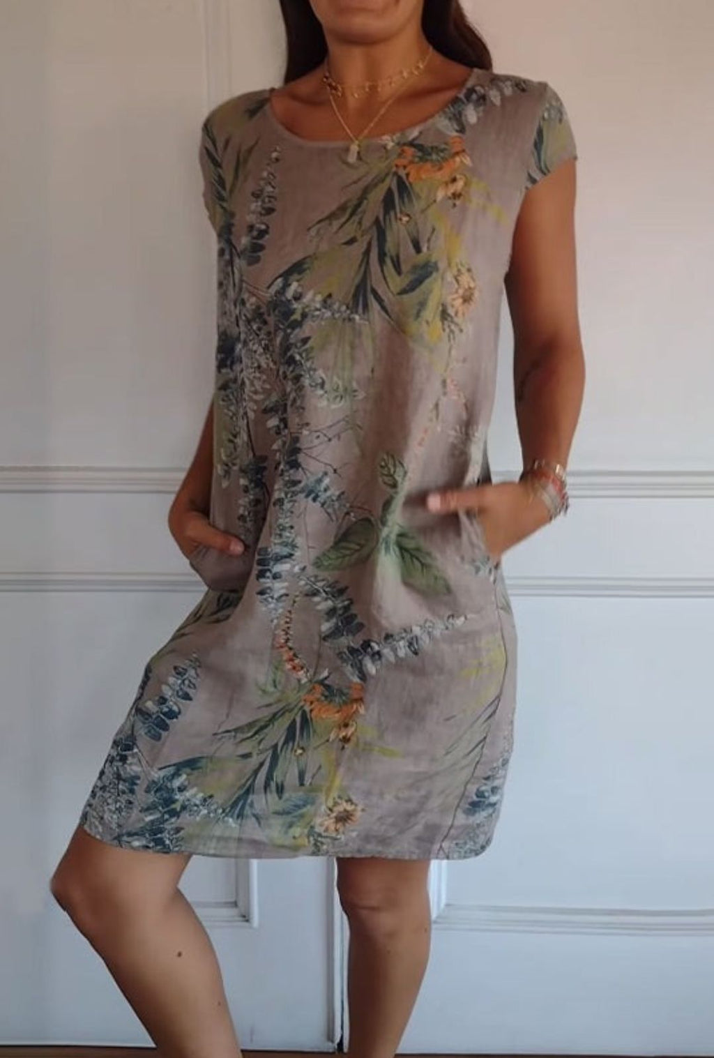 Women's Botanical Print Shift Dress with Round Neckline and Side Pockets