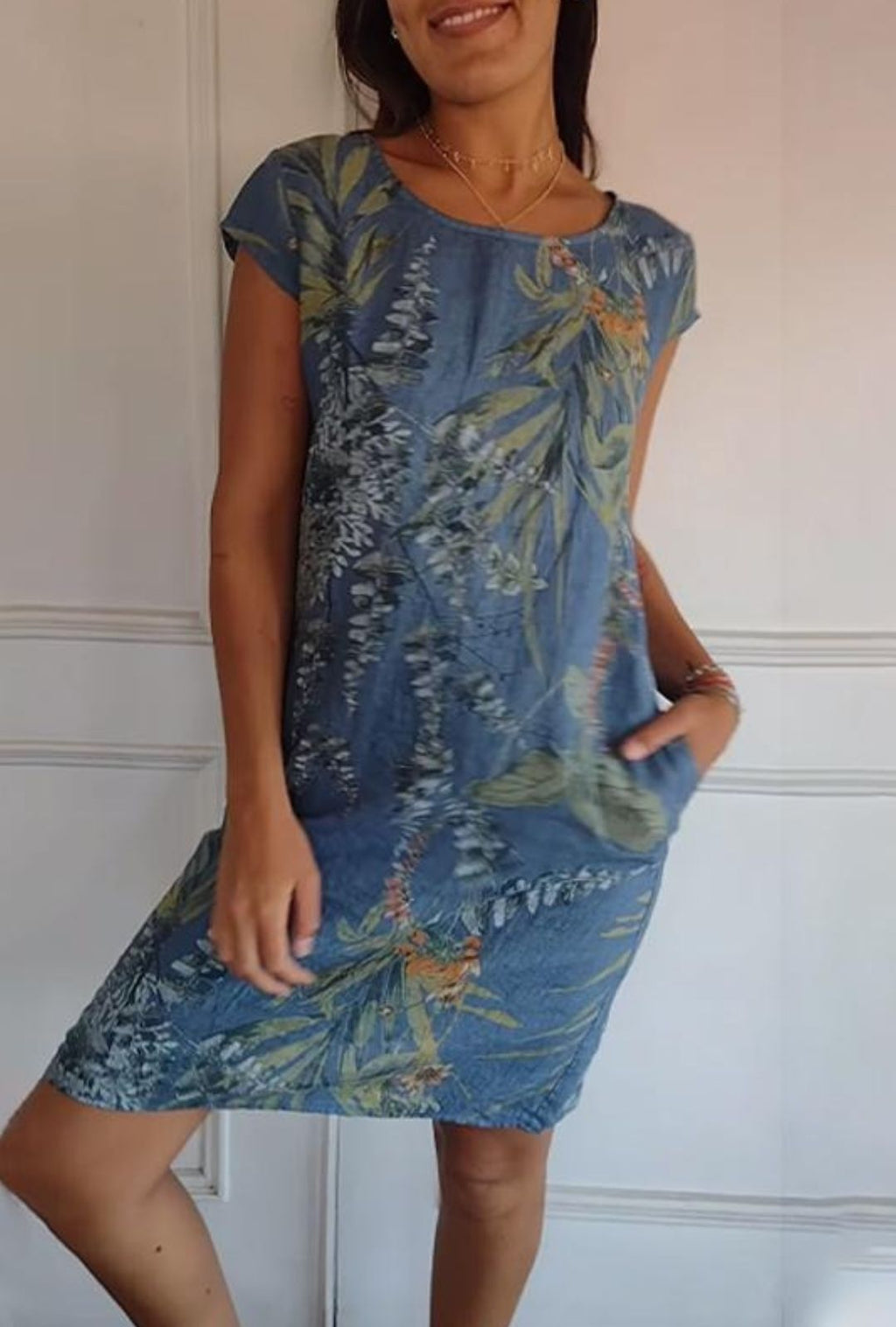 Women's Botanical Print Shift Dress with Round Neckline and Side Pockets