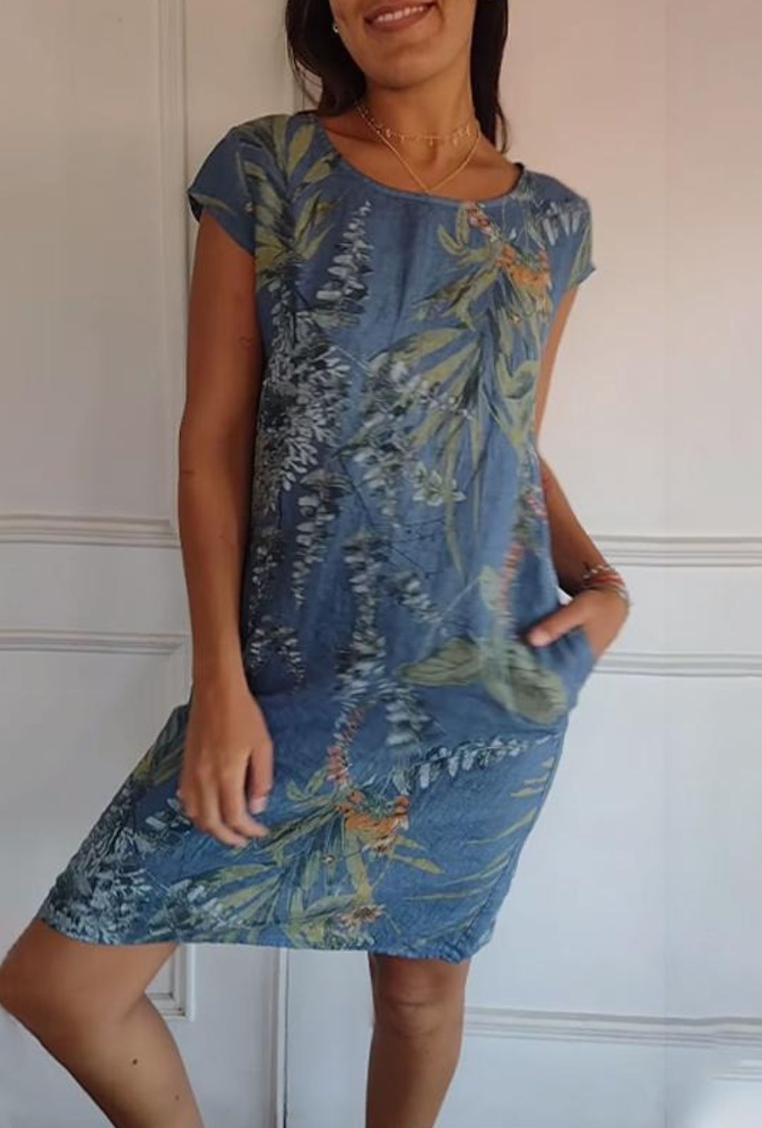 Women's Botanical Print Shift Dress with Round Neckline and Side Pockets