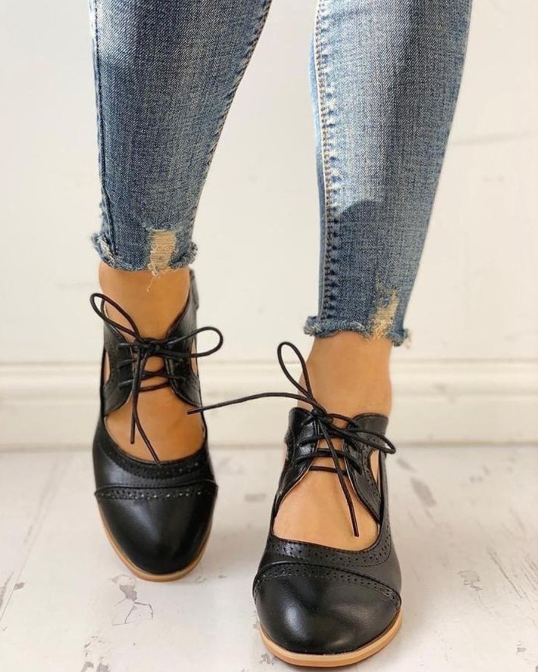 Women's Lace-Up Block Heel Shoes with Perforated Upper Panel and Round Toe