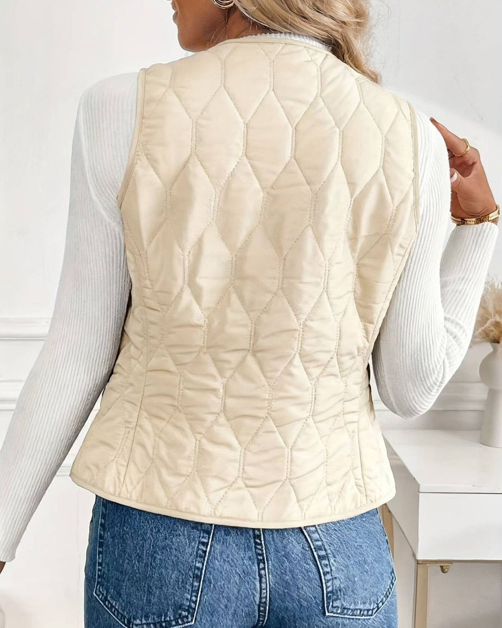 Women's Quilted Sleeveless Vest with Diamond Stitch Pattern and Button Front Closure