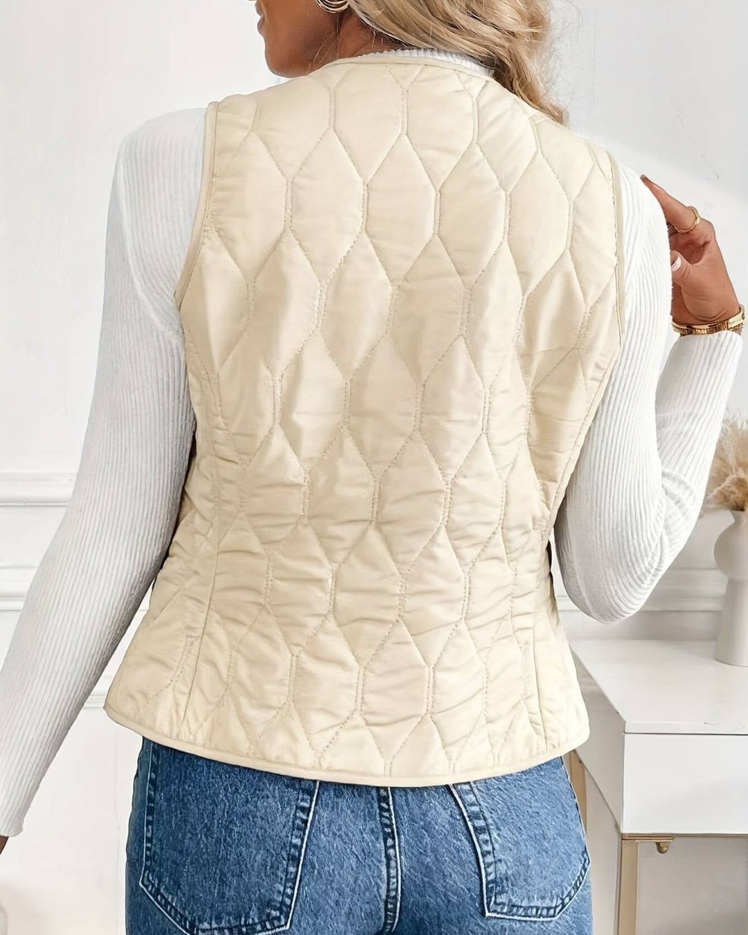 Women's Quilted Sleeveless Vest with Diamond Stitch Pattern and Button Front Closure
