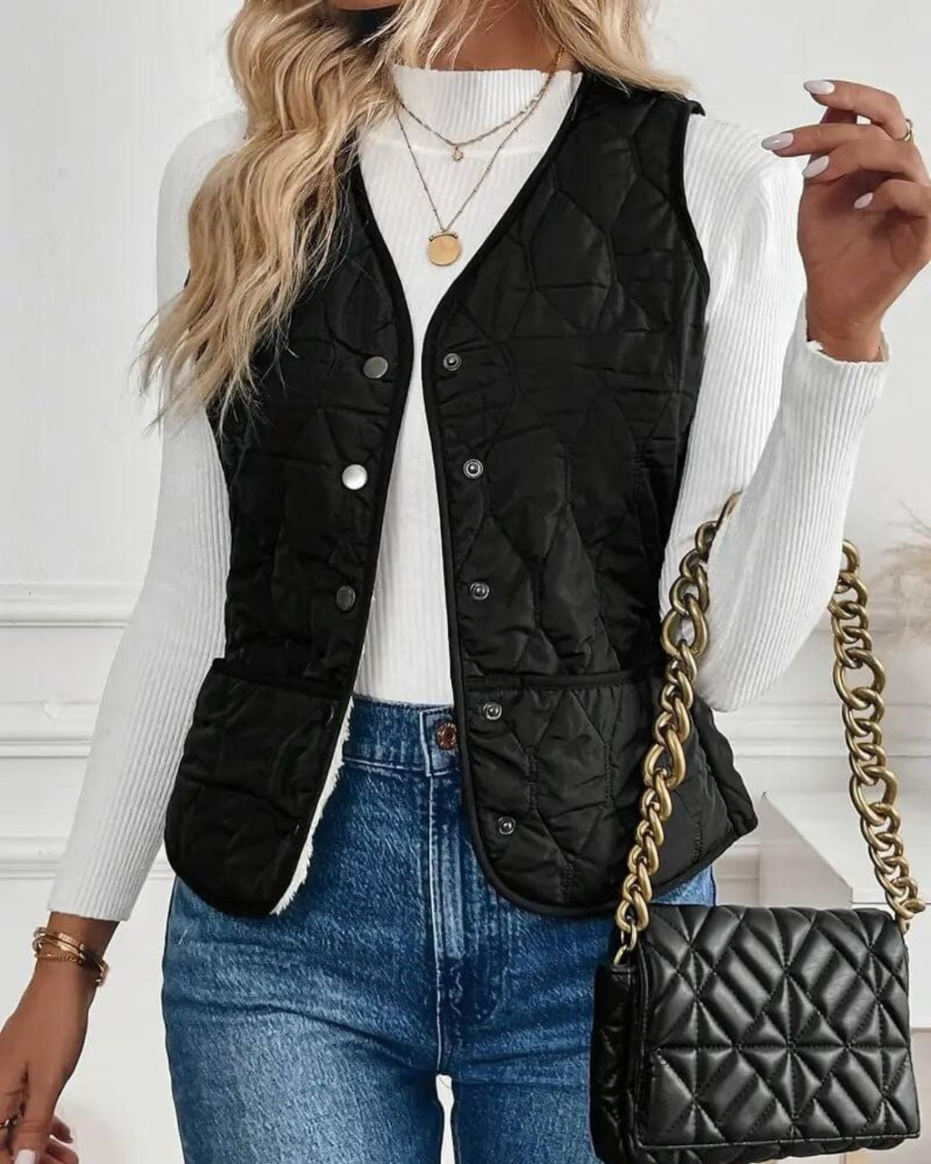 Women's Quilted Sleeveless Vest with Diamond Stitch Pattern and Button Front Closure