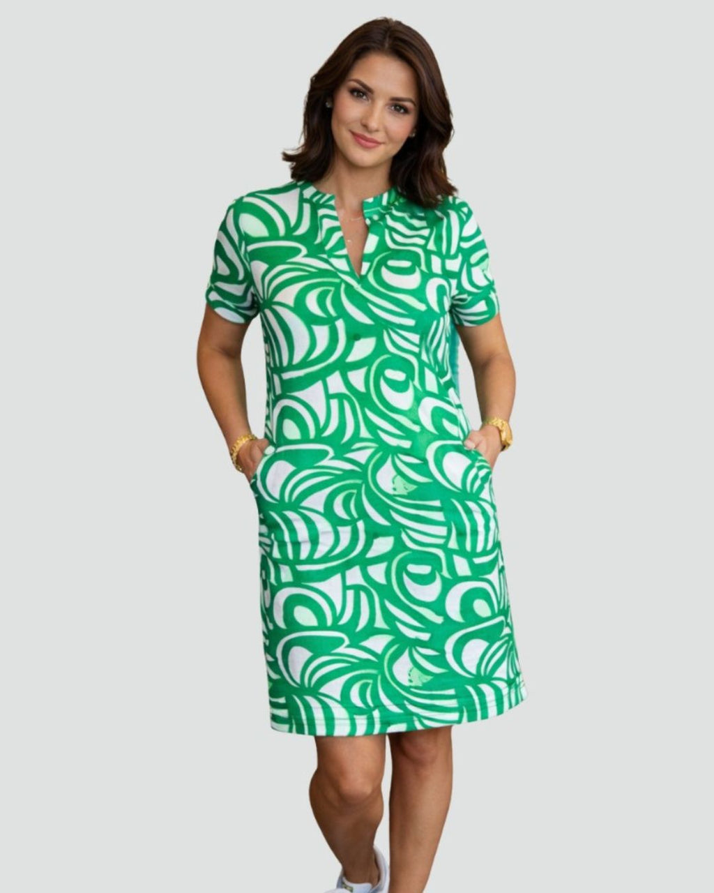 Women's Short Sleeve Shift Dress with Split Neckline and Large-Scale Swirl Print and Side Pockets