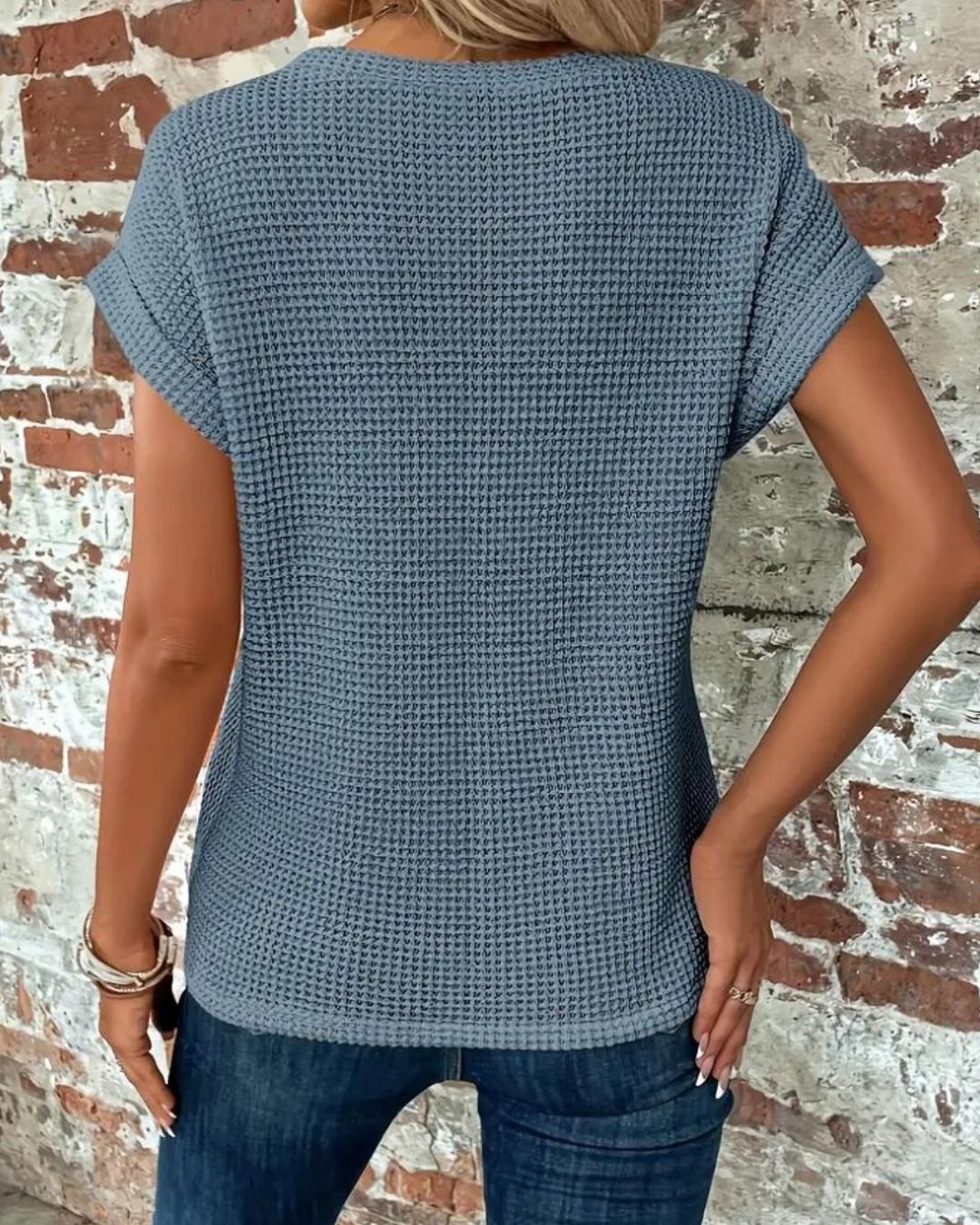 Women's Short Sleeve Top with Waffle-Texture Surface and Twisted Front Hem Detail