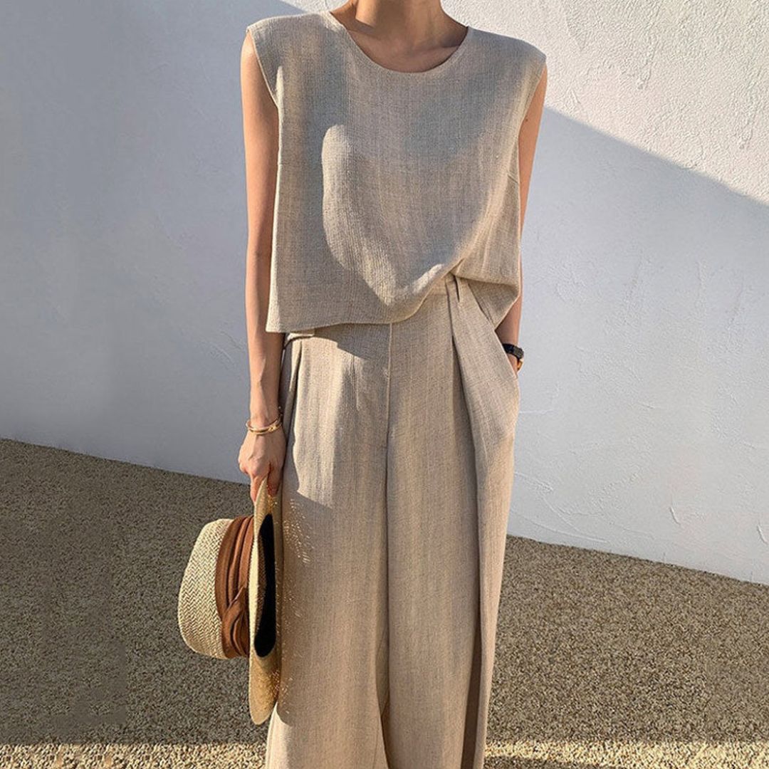 Women's Sleeveless Top and Wide-Leg Trousers Set with Round Neckline and Pleated Waistband