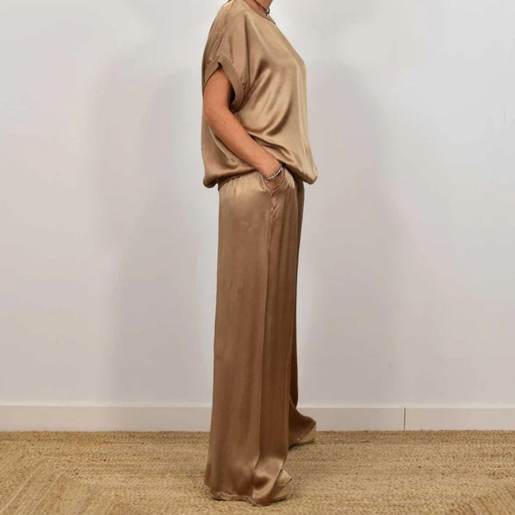 Women's Two-Piece Set with Round Neckline Short Sleeve Top and Wide-Leg Drawstring Trousers