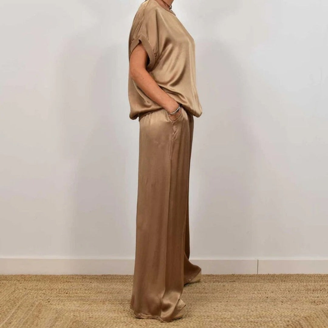 Women's Two-Piece Set with Round Neckline Short Sleeve Top and Wide-Leg Drawstring Trousers